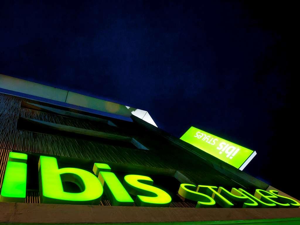 Hotel Ibis Styles Centre Port 3*