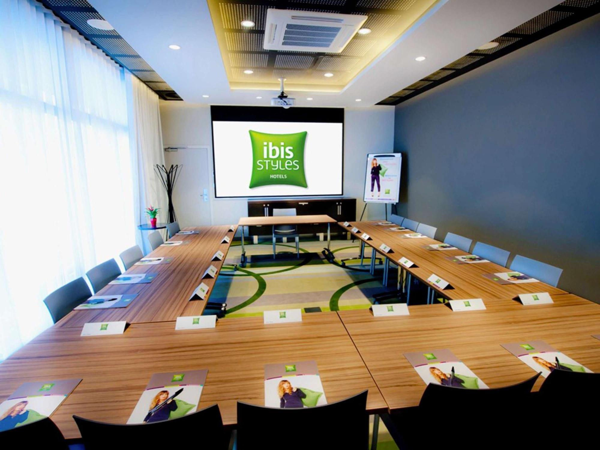Hotel Ibis Styles Centre Port 3*