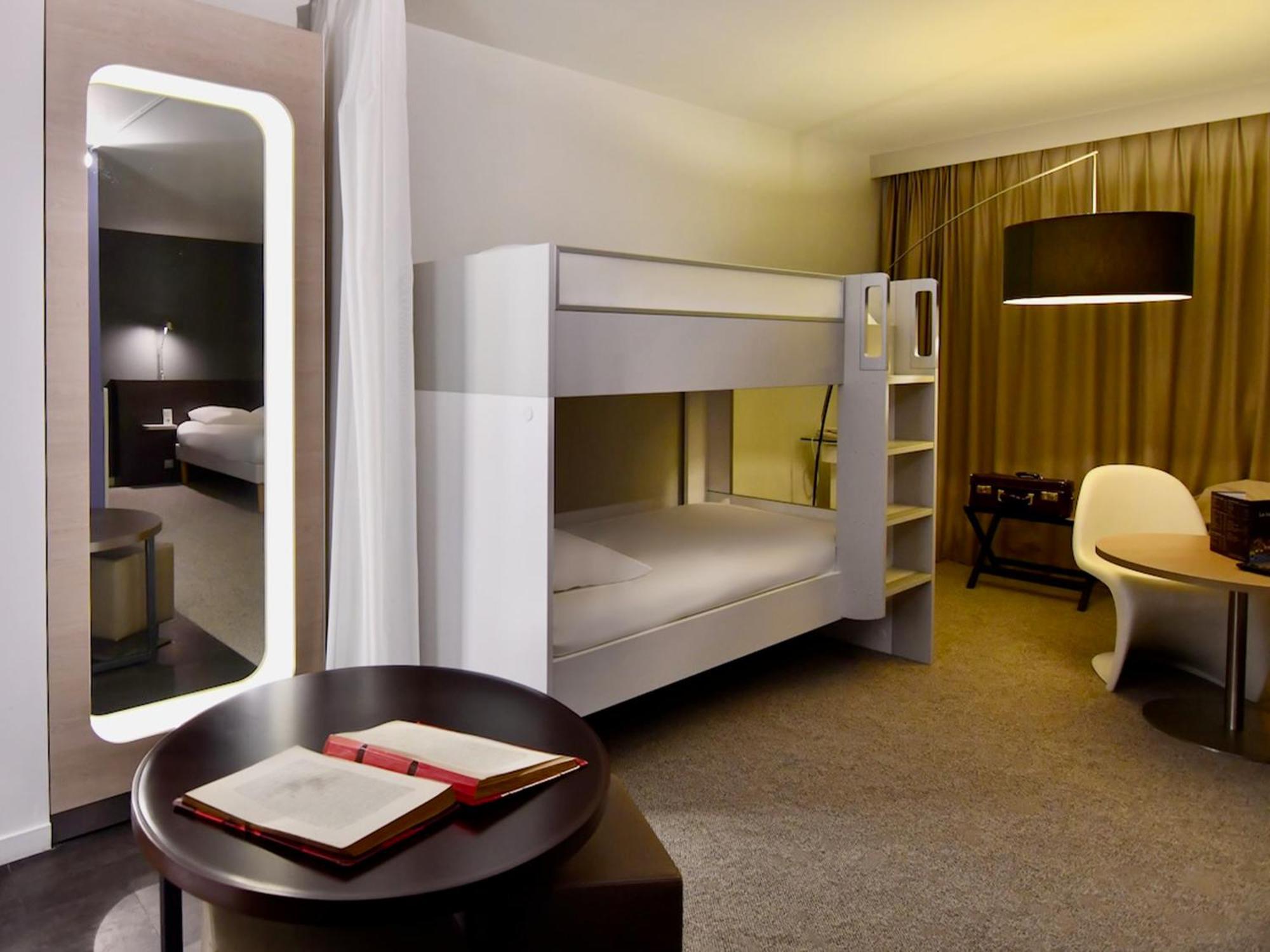 Ibis Styles Centre Port Hotel 3*